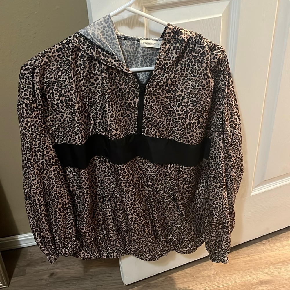 Women’s windbreaker pullover